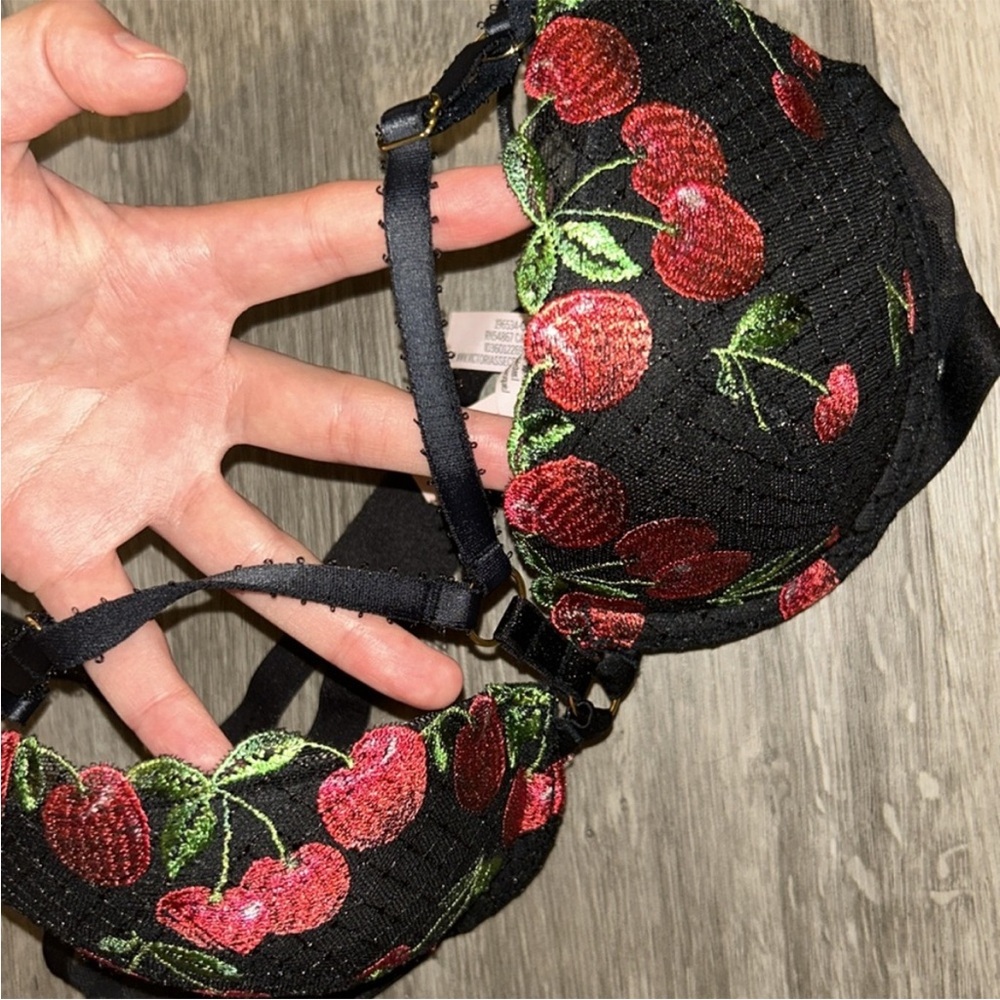 Victoria’s Secret VERY SEXY Cherry Embroidery Push-Up Bra - Picture 5 of 9